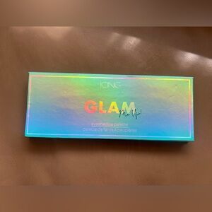Icing Glam Holographic Eyeshadow Palette